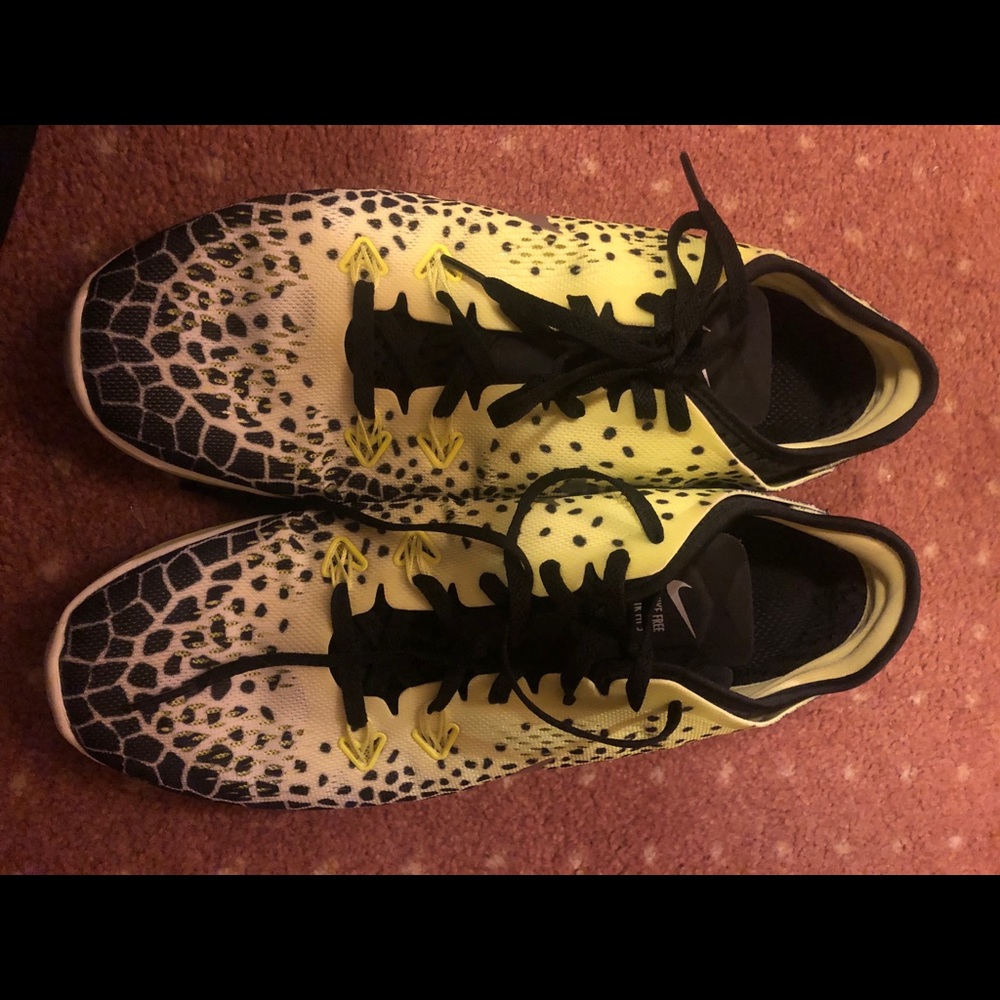 Brand new never worn Nike sneakers
